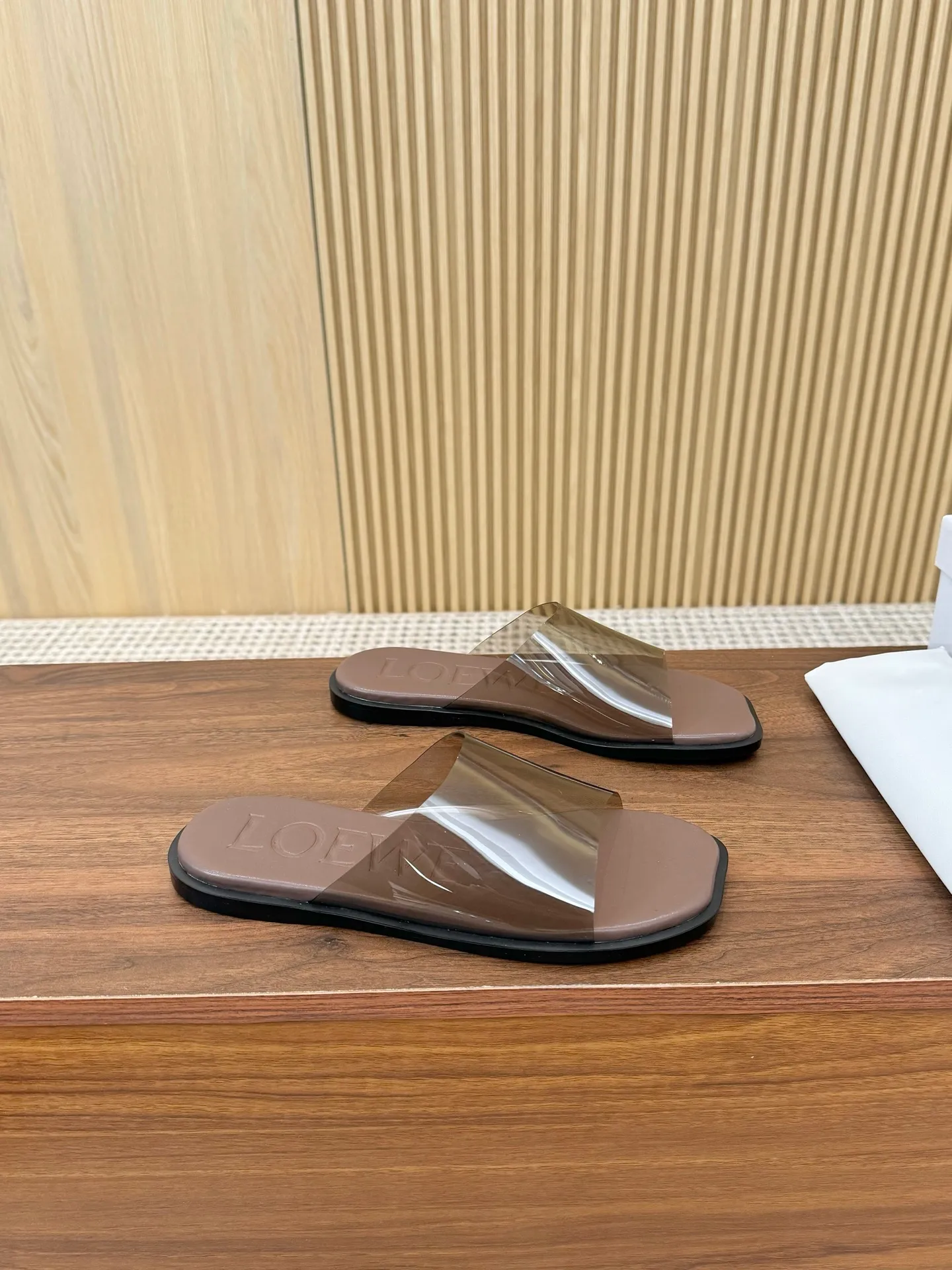 👟👟Ex-factory price 340👟👟 LOEWE 25th season latest style, 4 colors optional, leather sole plus 40